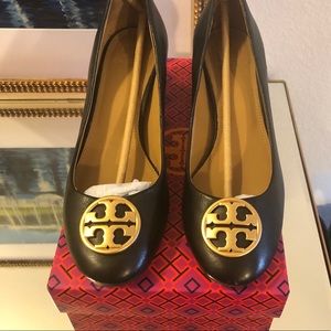 Tory Burch Chelsea Pump Medallion Logo Shoes